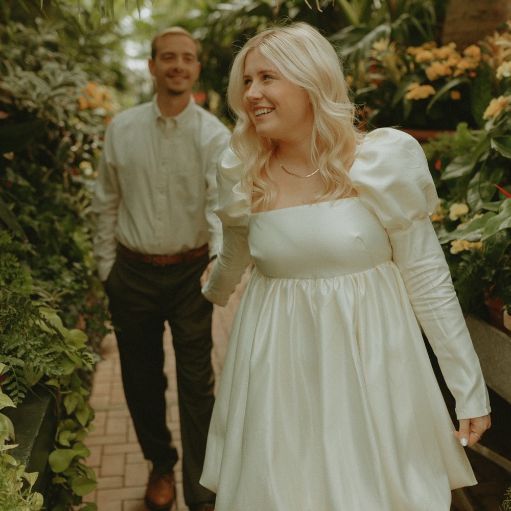 Elegant White Puff Sleeve Dress - Picture 5 of 5